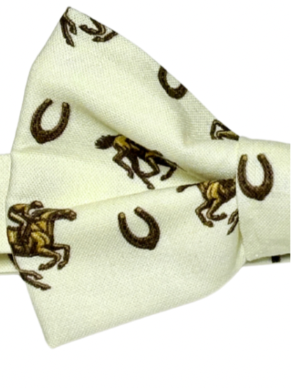 Pajarita de caballos azul marino sobre azul