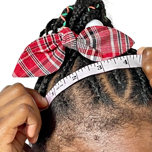 Model is wearing the Jamaican bandana print medium knotted bow.