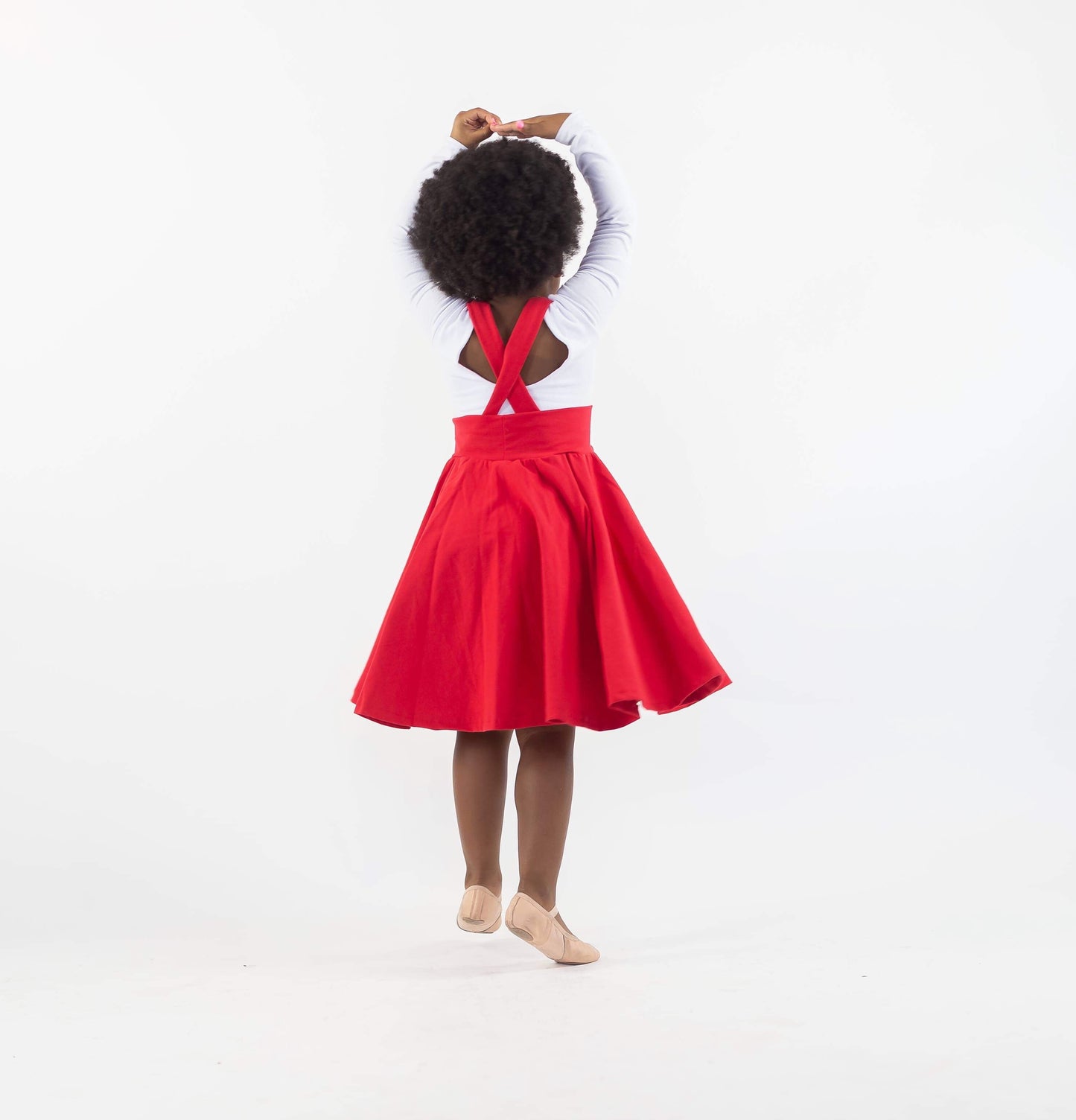 Falda con tirantes giratoria roja