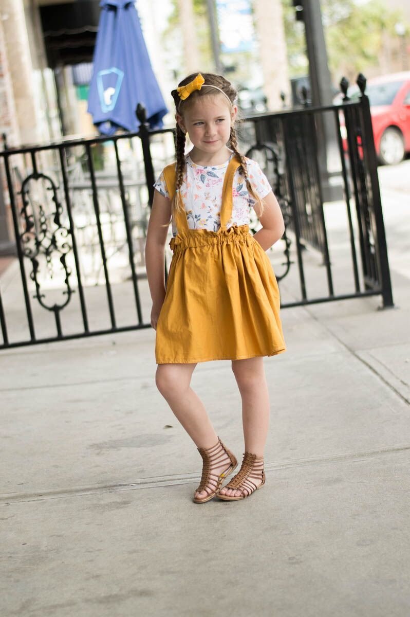 Falda con tirantes amarillo mostaza