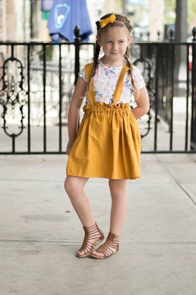 Falda con tirantes amarillo mostaza