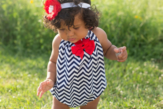 Mameluco del bebé de Chevron azul marino