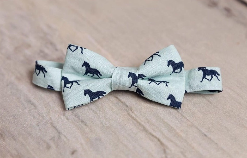 Pink Derby Horses Bow Tie